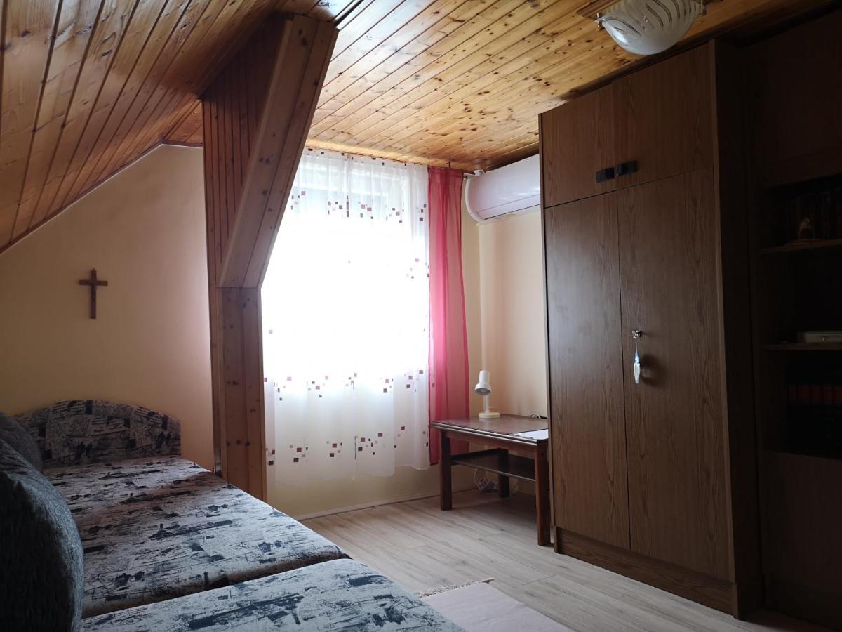 Szabo Vendeghaz Hotel Siklos Exterior photo